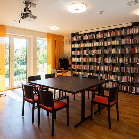 Bild vom Lesebereich des Seniorenzentrums Breipohls Hof in Bethel